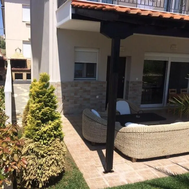 Eliott Cottage ニキティ 0*,
